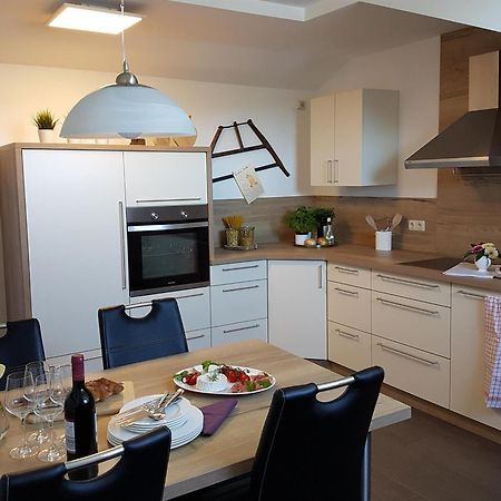 Ferienwohnung An Der Kleinen Schreinerei Hallschlag Ruang foto